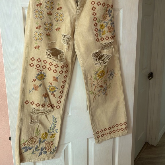 Free People Kiss the Sky Distressed Jeans - Picture 2 of 4